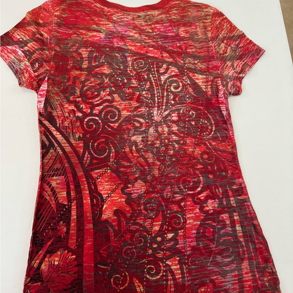 Daytrip Red Graphic Tee Short Sleeve - Picture 3 of 4